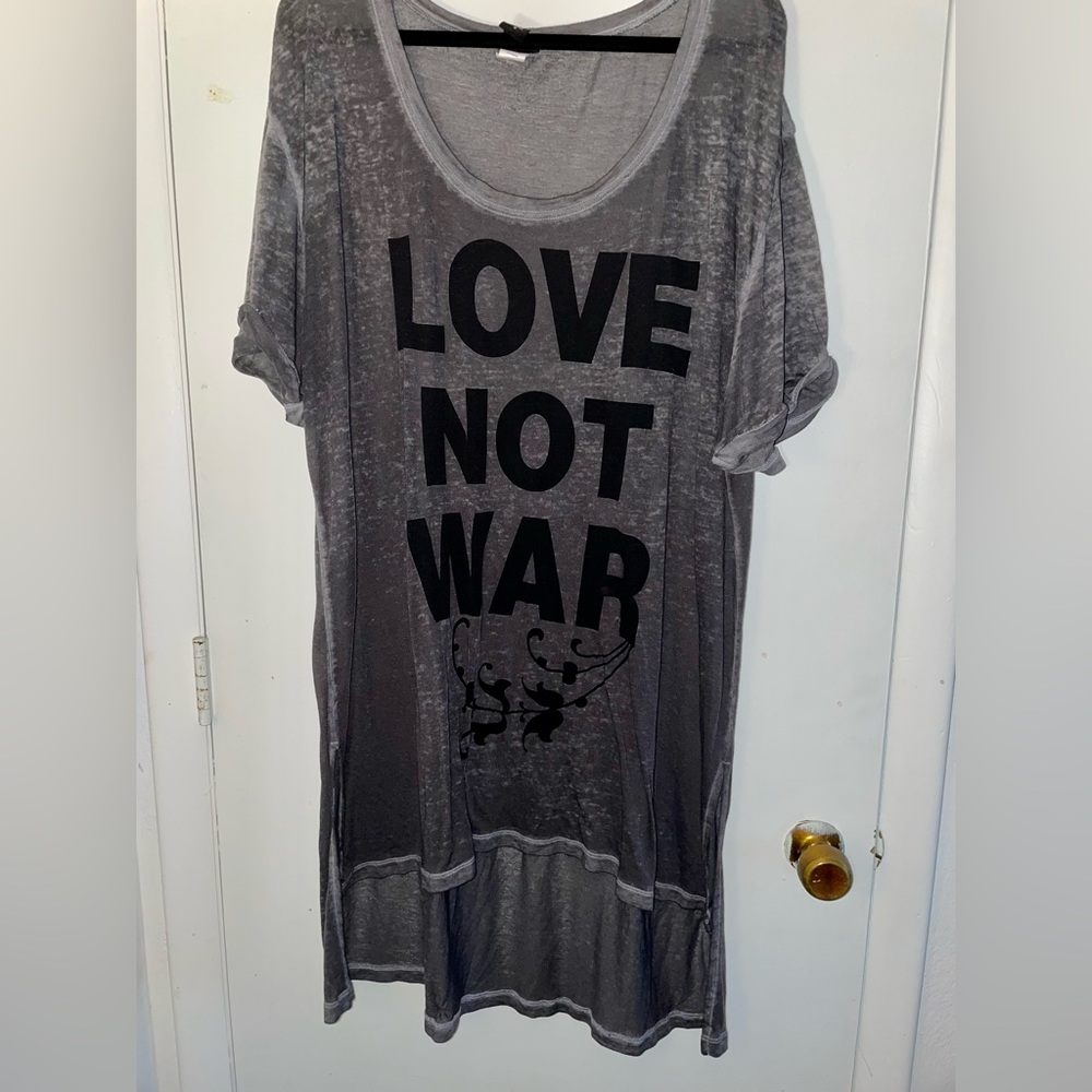 Torrid 4x Love Not War Top